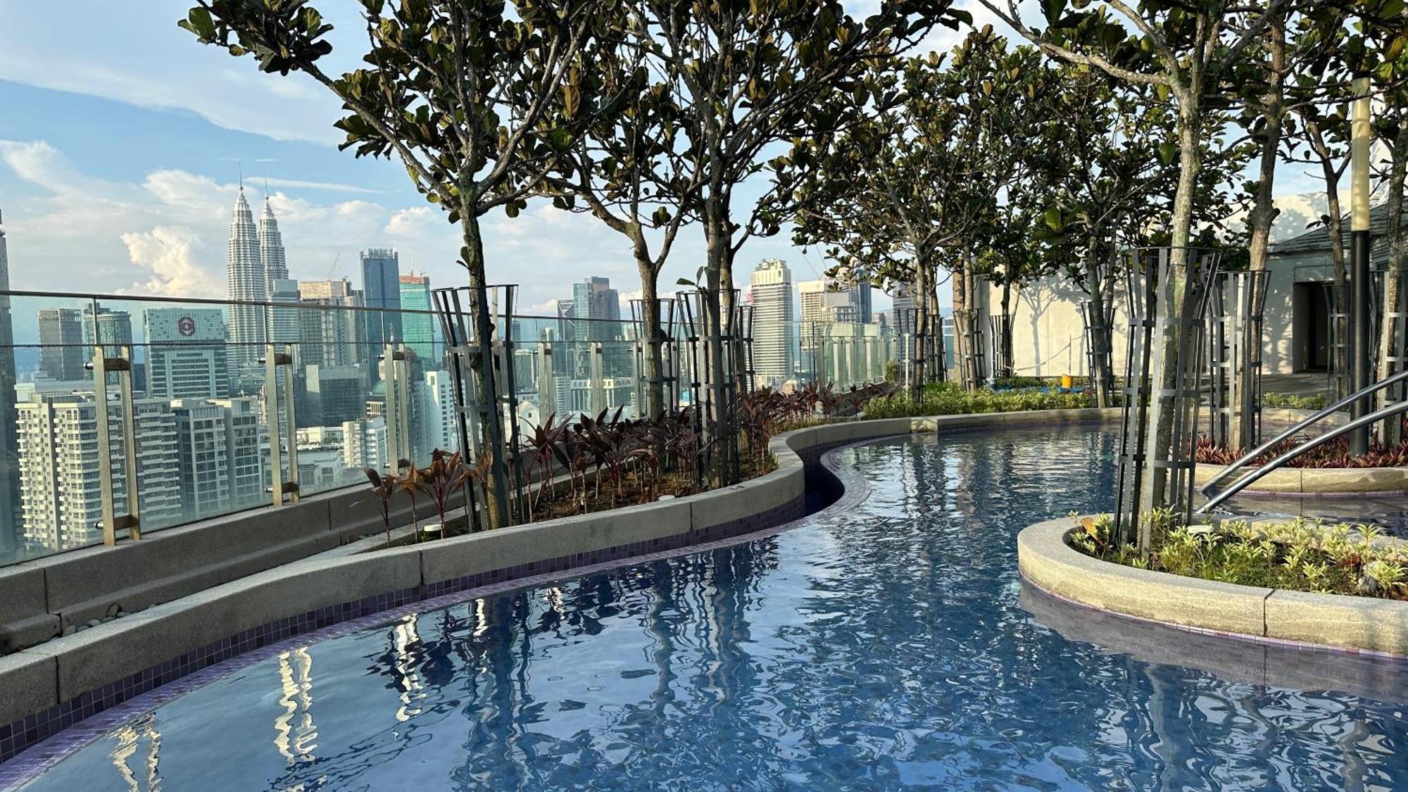 Extravagant Family-biz Nest @ Robertson 30f *